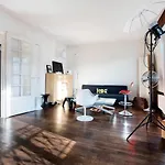 Superbe Appartement Au Coeur De Montmartre By Guestready